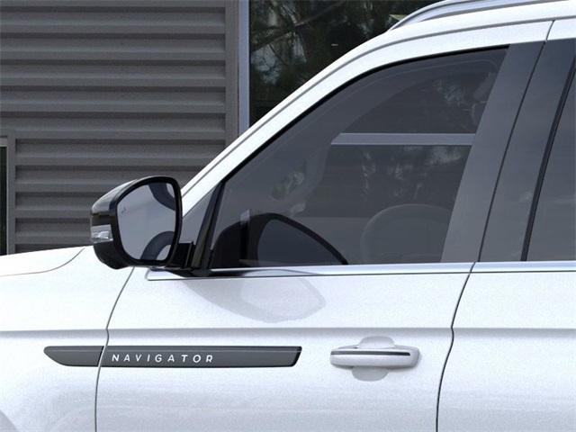 Photo of 2025 Crystal White Lincoln Navigator L