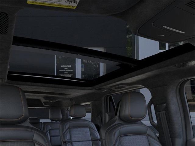 Photo of 2025 Crystal White Lincoln Navigator L
