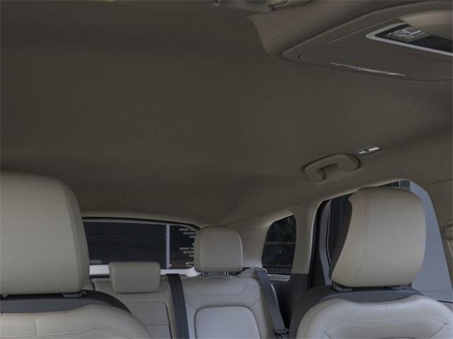 Photo of 2025 White Lincoln Corsair