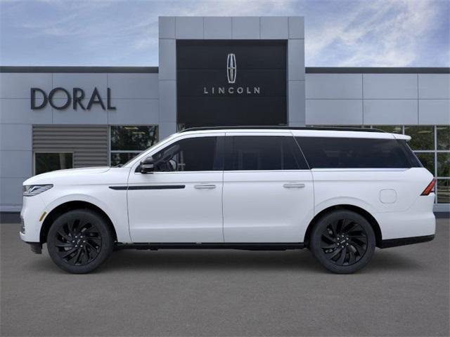 Photo of 2025 White Metallic Lincoln Navigator L