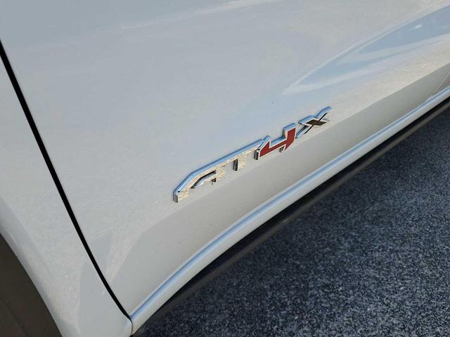 Photo of 2024 Summit White GMC Sierra 1500
