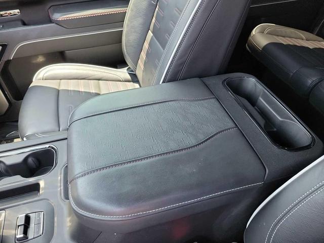 Photo of 2024 Summit White GMC Sierra 1500