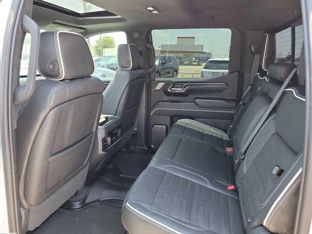 Photo of 2024 Summit White GMC Sierra 1500