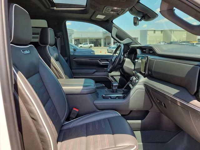 Photo of 2024 Summit White GMC Sierra 1500