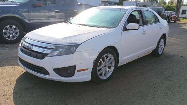 Photo of 2010 white Ford Fusion