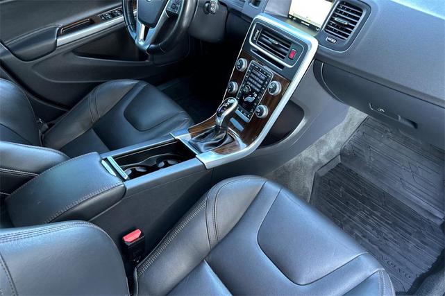 Photo of 2016 Osmium Grey Metallic Volvo V60 Cross Country