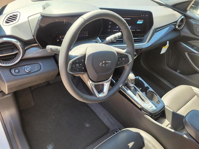 Photo of 2025 Summit White Chevrolet Trax