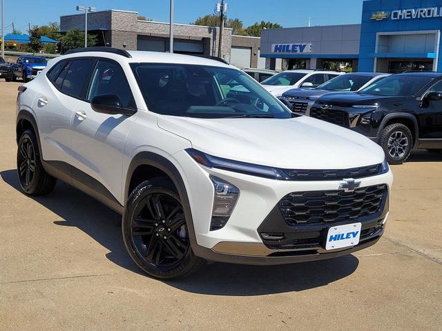 Photo of 2025 Summit White Chevrolet Trax