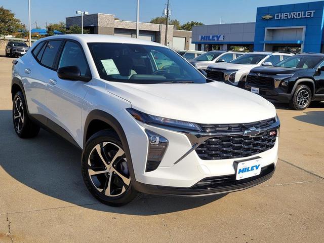 Photo of 2025 Summit White Chevrolet Trax