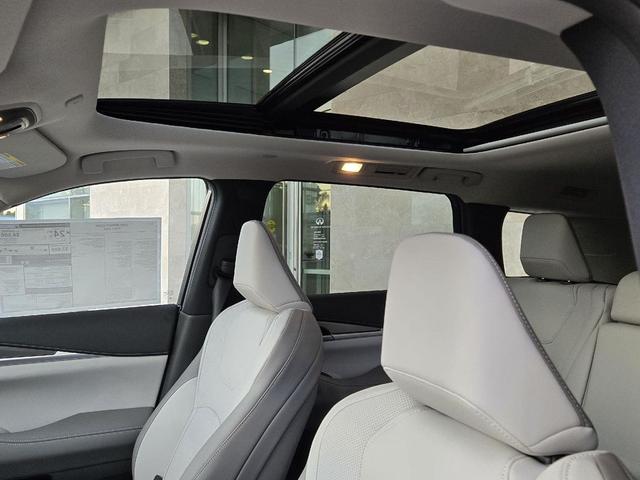Photo of 2026 Radiant White INFINITI QX60