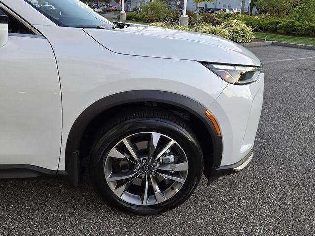 Photo of 2026 Radiant White INFINITI QX60
