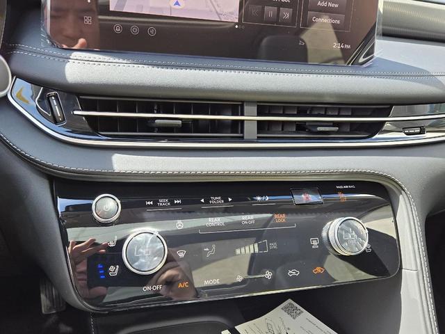 Photo of 2026 Radiant White INFINITI QX60