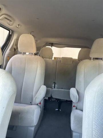 Photo of 2011 Super White Toyota Sienna