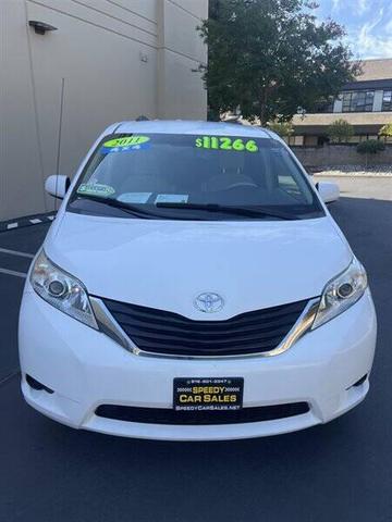 Photo of 2011 Super White Toyota Sienna