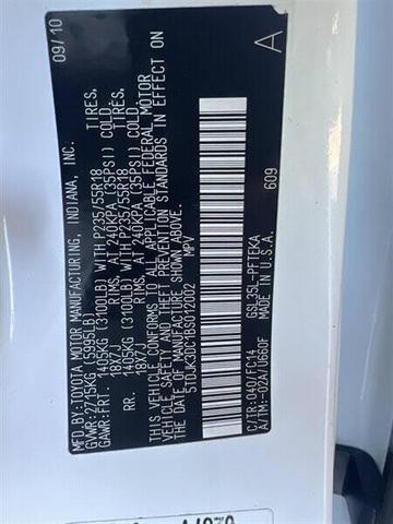 Photo of 2011 Super White Toyota Sienna