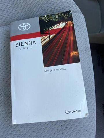 Photo of 2011 Super White Toyota Sienna