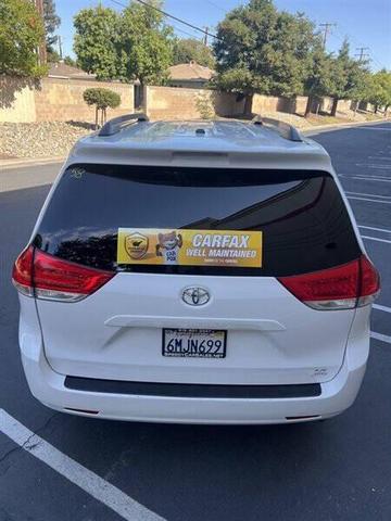 Photo of 2011 Super White Toyota Sienna
