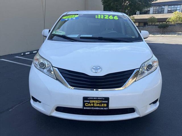Photo of 2011 Super White Toyota Sienna