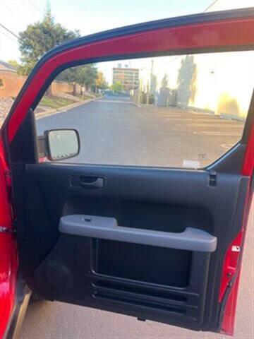 Photo of 2006 Rallye Red Honda Element