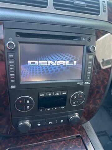 Photo of 2013 Carbon Black Metallic GMC Yukon