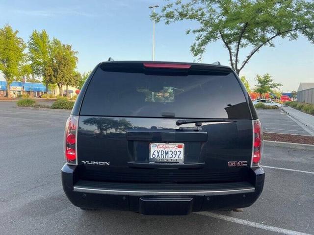 Photo of 2013 Carbon Black Metallic GMC Yukon