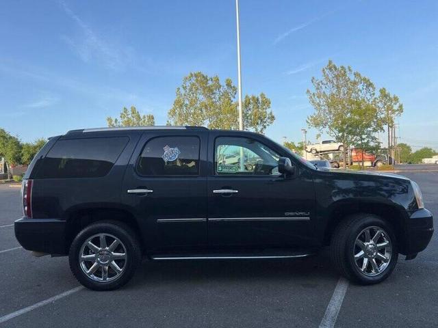 Photo of 2013 Carbon Black Metallic GMC Yukon
