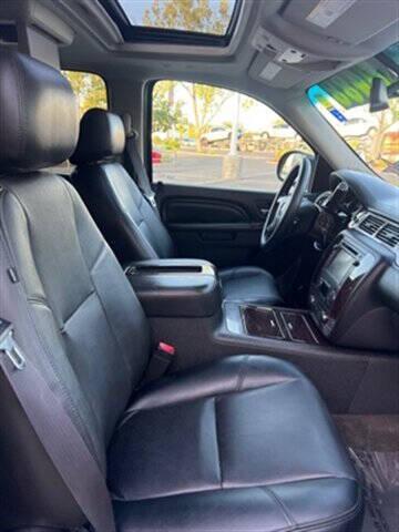 Photo of 2013 Carbon Black Metallic GMC Yukon