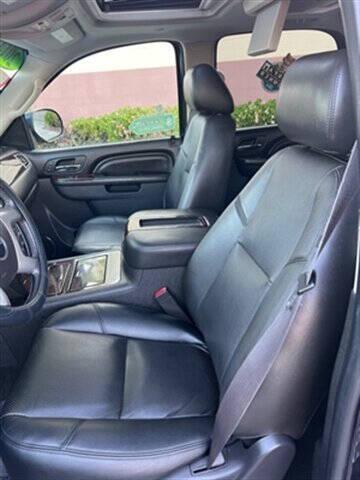 Photo of 2013 Carbon Black Metallic GMC Yukon