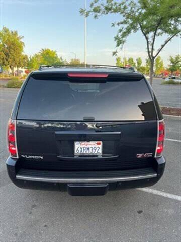 Photo of 2013 Carbon Black Metallic GMC Yukon