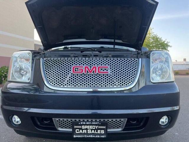 Photo of 2013 Carbon Black Metallic GMC Yukon