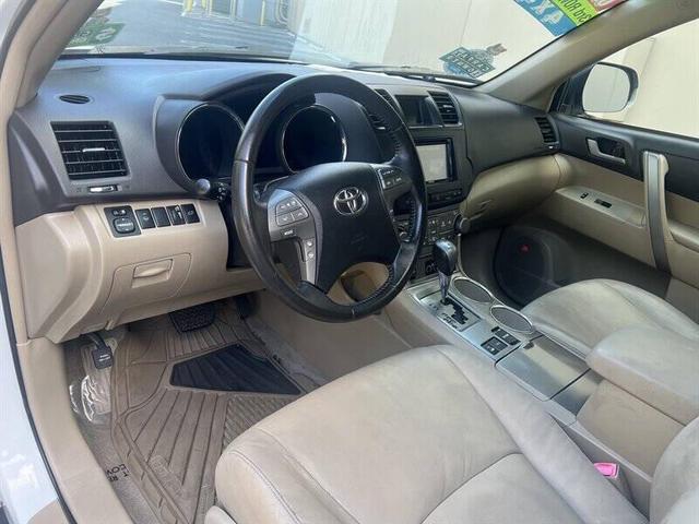 Photo of 2009 Blizzard Pearl Toyota Highlander