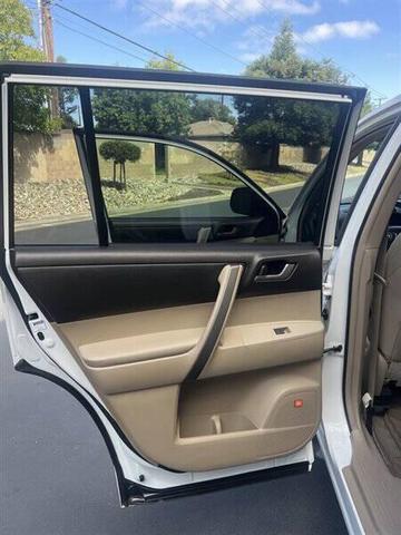 Photo of 2009 Blizzard Pearl Toyota Highlander