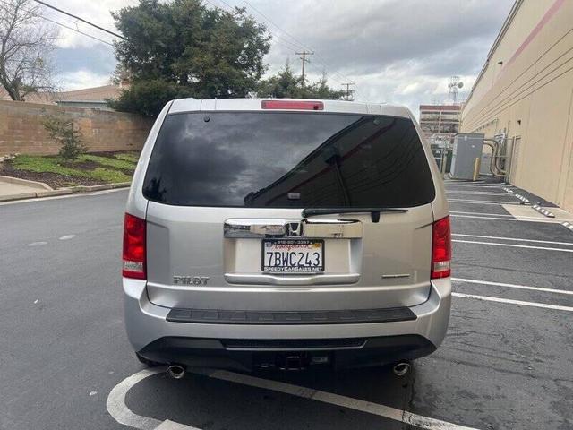 Photo of 2015 Alabaster Silver Metallic Honda Pilot