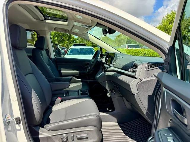 Photo of 2026 Platinum White Honda Odyssey