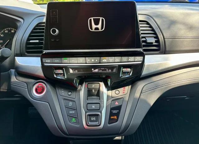 Photo of 2026 Platinum White Honda Odyssey