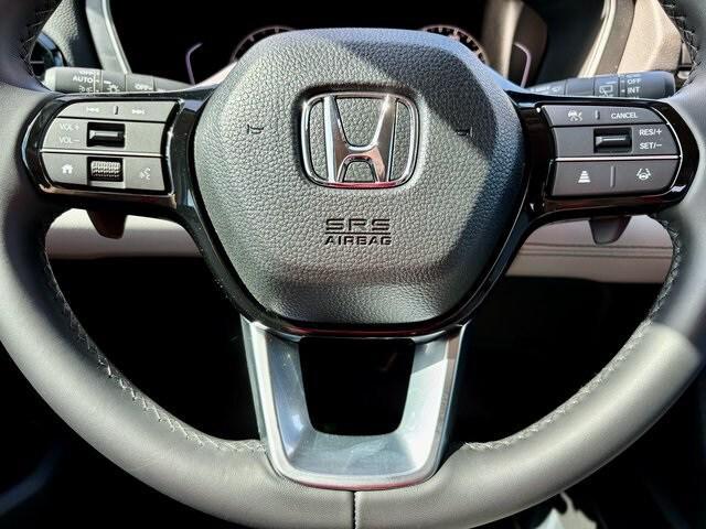 Photo of 2025 Lunar Silver Metallic Honda Pilot
