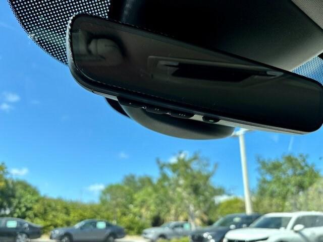 Photo of 2025 Lunar Silver Metallic Honda Pilot