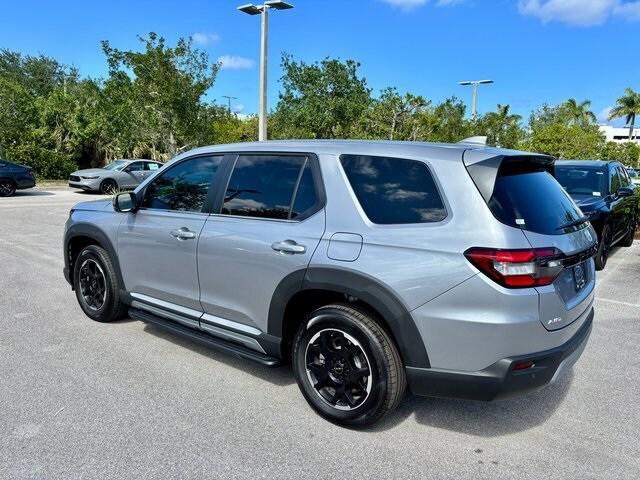 Photo of 2025 Lunar Silver Metallic Honda Pilot