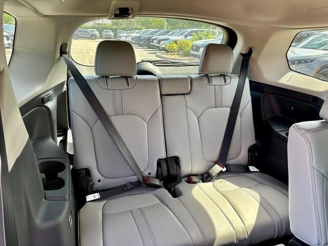 Photo of 2025 Lunar Silver Metallic Honda Pilot
