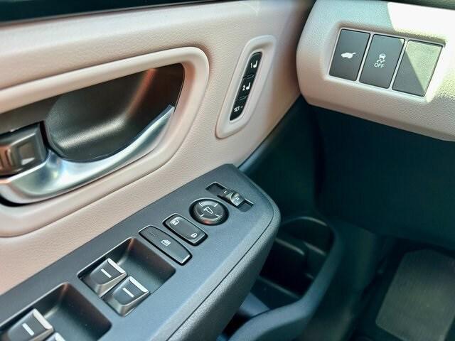 Photo of 2025 Lunar Silver Metallic Honda Pilot