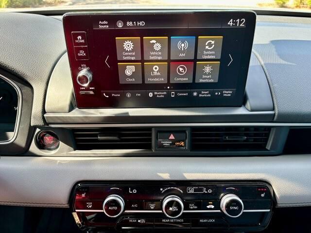 Photo of 2025 Lunar Silver Metallic Honda Pilot