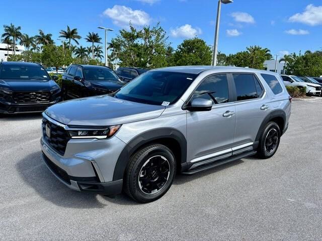 Photo of 2025 Lunar Silver Metallic Honda Pilot