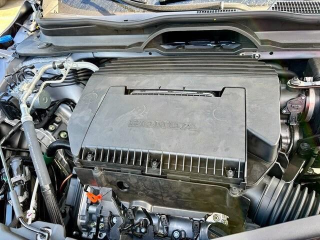 Photo of 2025 Lunar Silver Metallic Honda Pilot