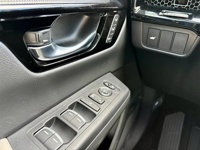 Photo of 2026 Crystal Black Honda CR-V