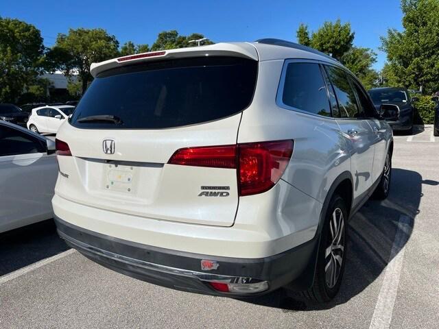 Photo of 2016 White Diamond Pearl Honda Pilot