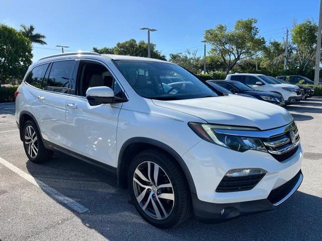 Photo of 2016 White Diamond Pearl Honda Pilot