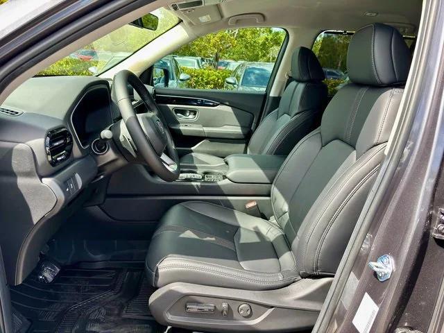 Photo of 2025 Modern Steel Honda Pilot