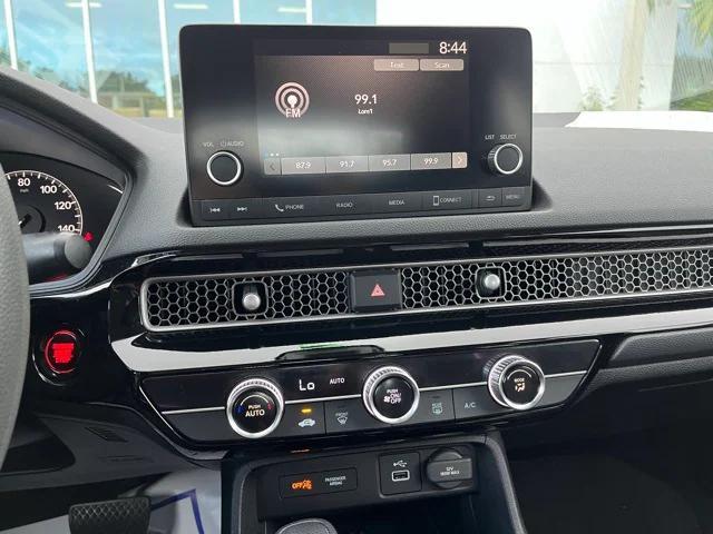Photo of 2022 Platinum White Pearl Honda Civic