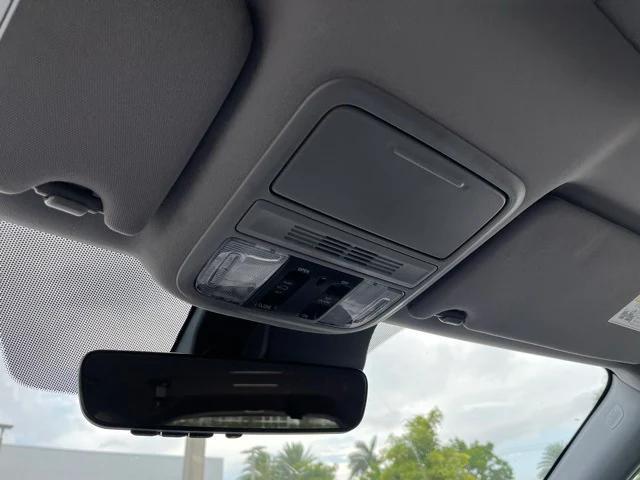 Photo of 2022 Gray Honda Pilot