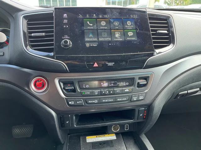 Photo of 2022 Gray Honda Pilot